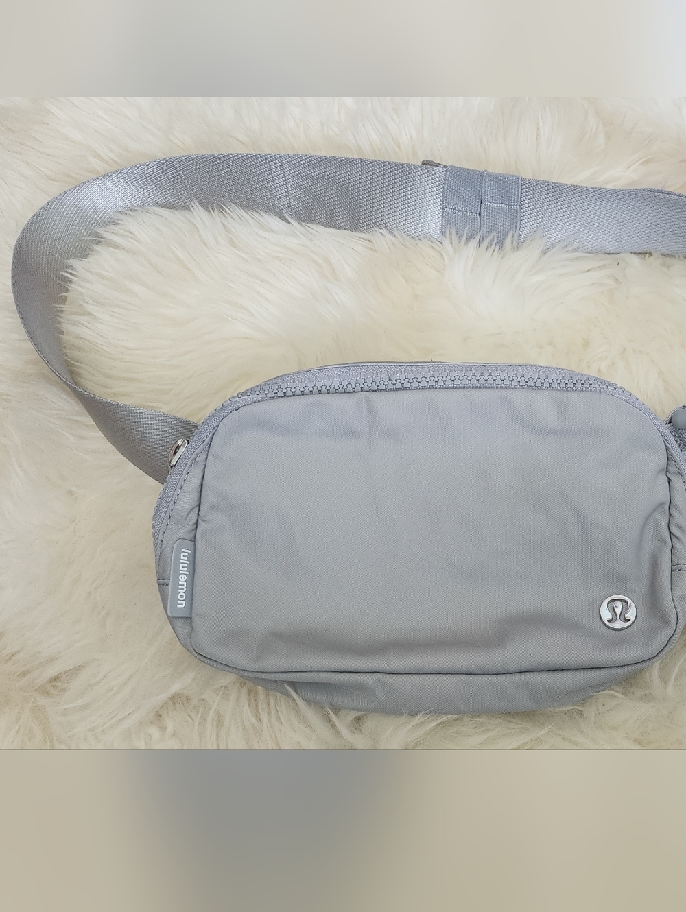 lululemon athletica Light Gray Men’s Waist Pack